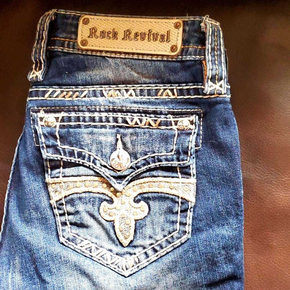 ROCK REVIVAL CAPRI JEANS